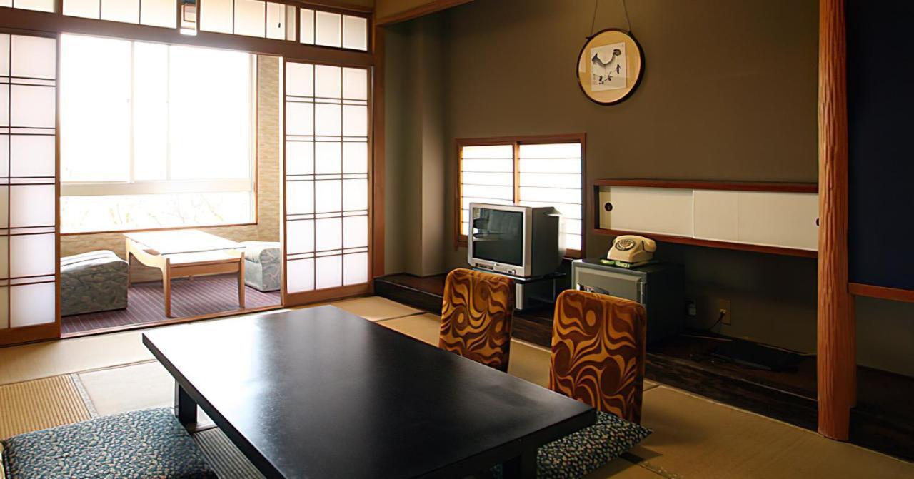 Hotel Ikaho Ginsui Shibukawa Екстериор снимка